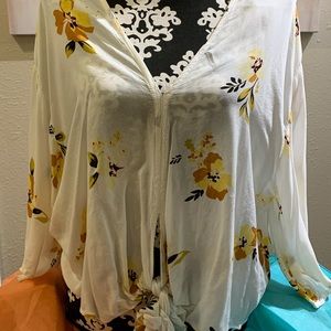 Polly & Ester, 3 Button, Boho Style Blouse